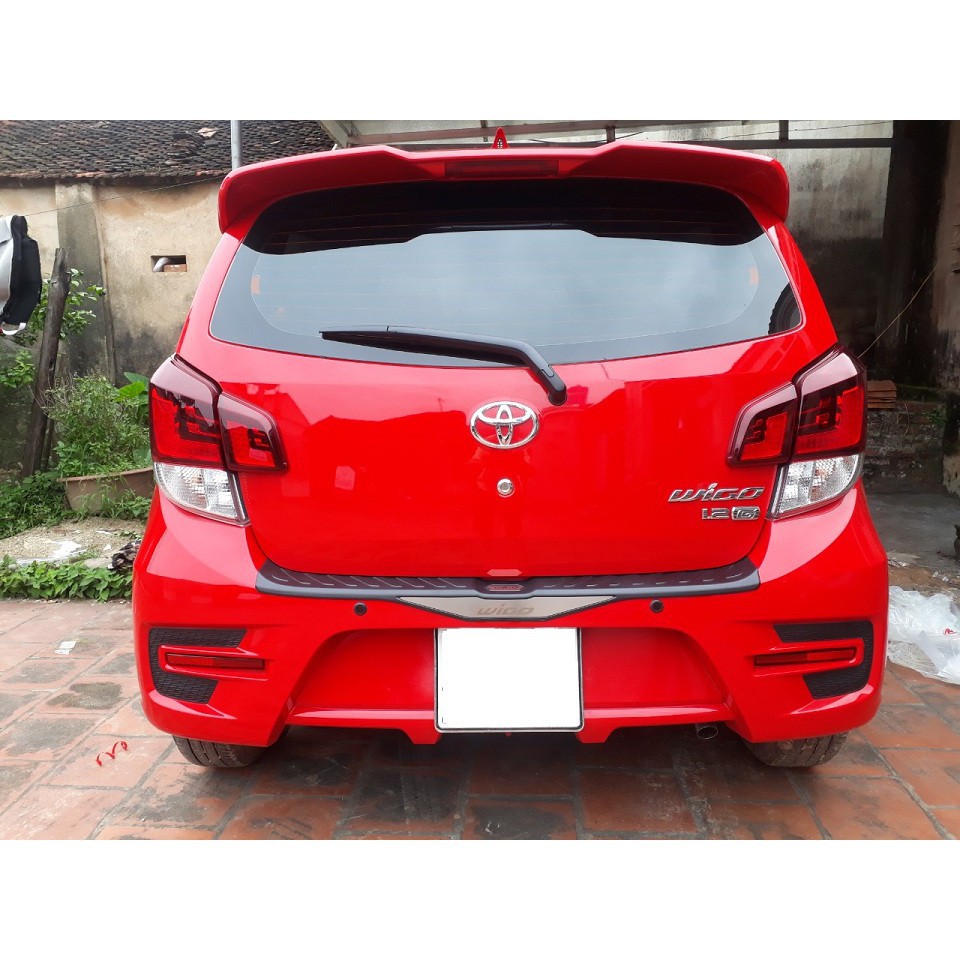 Chống trầy cốp ngoài nhựa đen Toyota Wigo