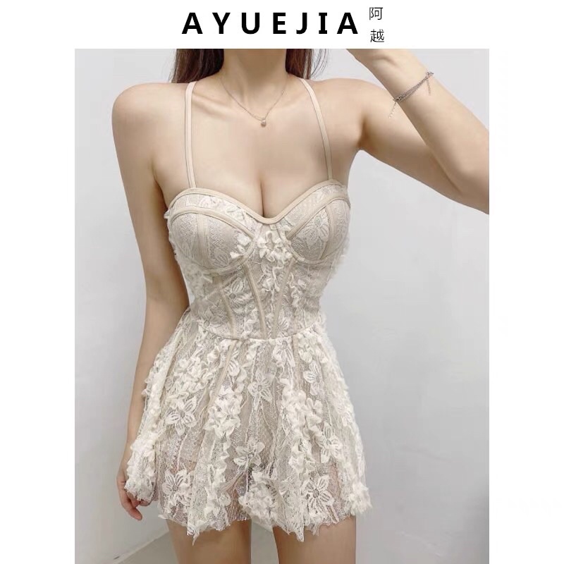 Bikini dây ren xinh tiểu thư