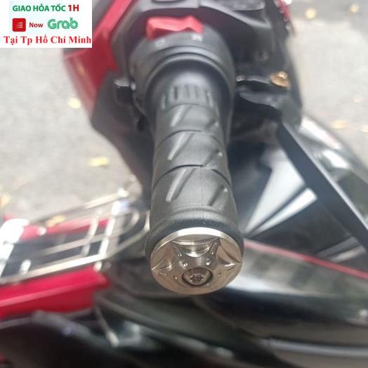 Cặp Gù Tay Lái Ngôi Sao 6 Cánh Inox Màu Bạc, 5 Cánh Titan