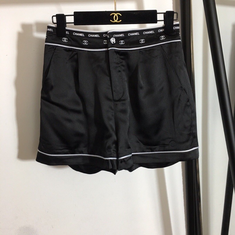Set trang phục Chanel CN tay ngắn có cổ quần short hàng cao cấp logo thêu siêu sang chảnh cho các nàng