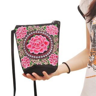 Túi đeo chéo thổ cẩm  thời trang.