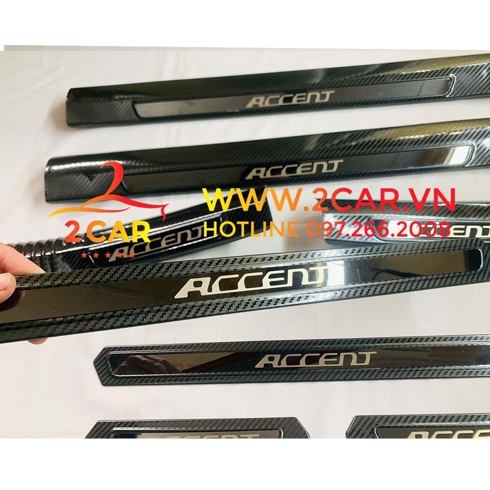 Ốp bậc cửa, nẹp bước chân trong, ngoài CARBON xe Huyndai Accent 2018- 2019- 2021- 2022- 2023 vân cacbon cao cấp