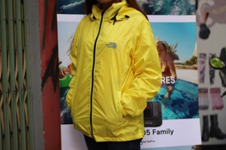 Áo khoác 1 lớp The North Face (màu vàng)