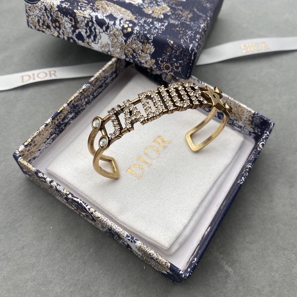 Vòng Tay Dior Thiết Kế Mặt Chữ Thời Trang Thanh Lịch