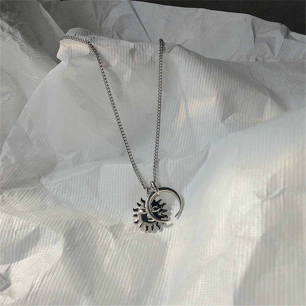 vòng cổ Mặt Hình Mặt Trăng Và Mặt Trời Thời Trang Cho Nữ