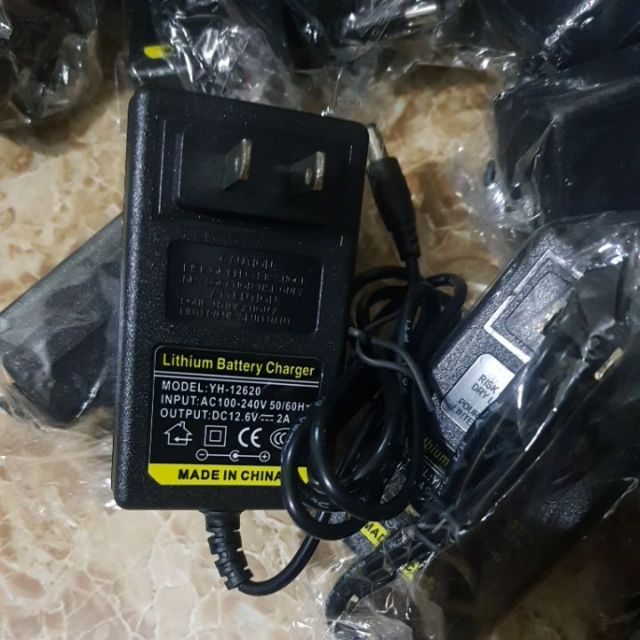 Sạc pin lion 3s 12.6v 2a