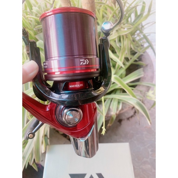 máy câu cá DAIWA emblem surf 45 scw chính hãng giá rẻ