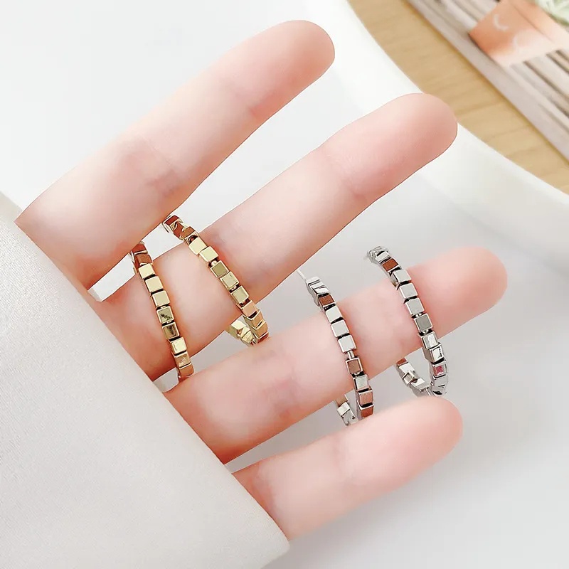 Khuyên Tai Vòng Gắn Hạt Tròn Màu Vàng Cổ Điển Đơn Giản Thời Trang Dự Tiệc Cho Nữ