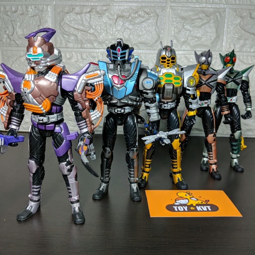 Mô Hình Kamen Rider Kabuto Ấn Văng Giáp Dòng COR