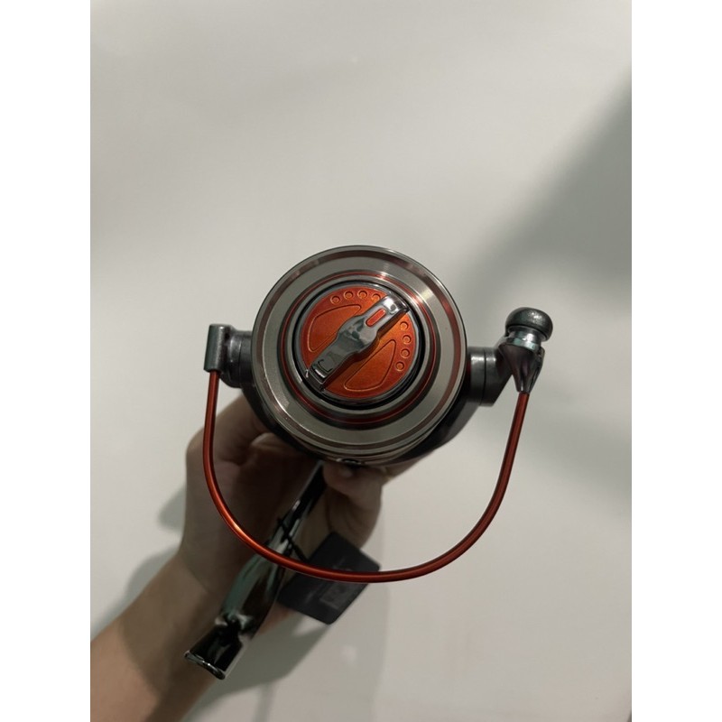 Máy câu Yolo Spyra - 6000 hàng chuẩn y hình siêu khoẻ siêu bền cối kim loại, tay quay kim loại