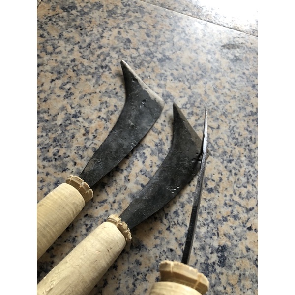 Trét lưỡi hái làm cỏ đầy