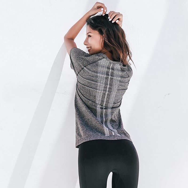 Cô gái thể thao áo thun thể dục chạy tay áo ngắn yoga hàng đầu