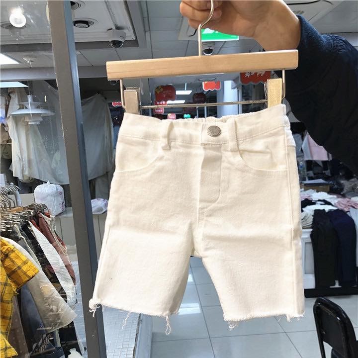 quần đùi trắng