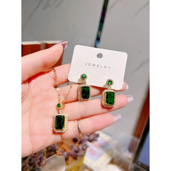 Bộ trang sức đá xanh lục mạ vàng