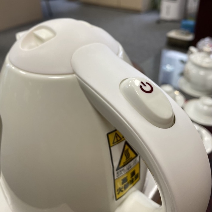 Ấm siêu tốc Siroca SEK-081WH