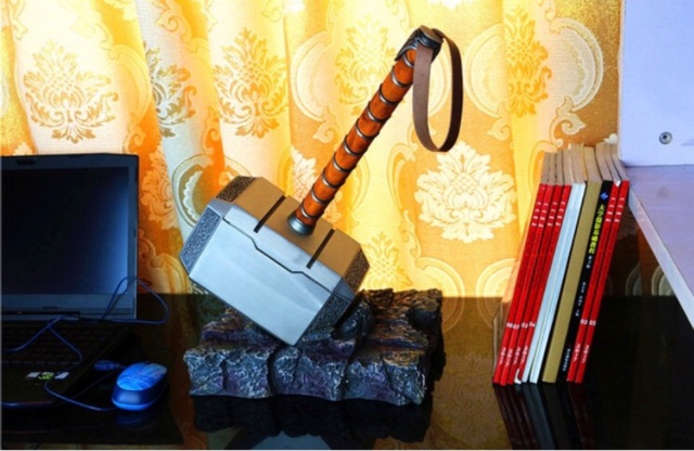 Búa Mjolnir 1:1 Kim loại