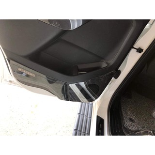Ốp màng loa TITAN Ford Everest.