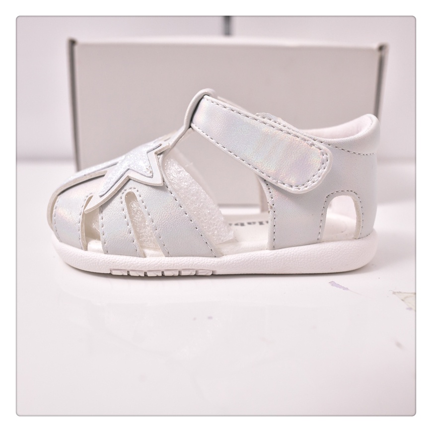 (Size 17-21) Sandals đính hoa màu bạc dạng bít mũi cho bé gái hãng Balabala 204221141006