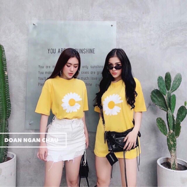 Áo phông phom rộng hoa cúc màu vàng siêu hót