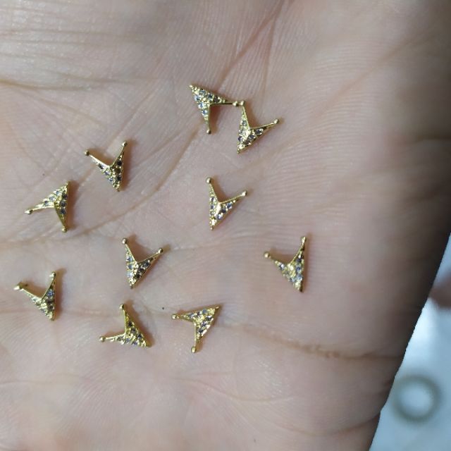 Charm gắn đá đắt tiền