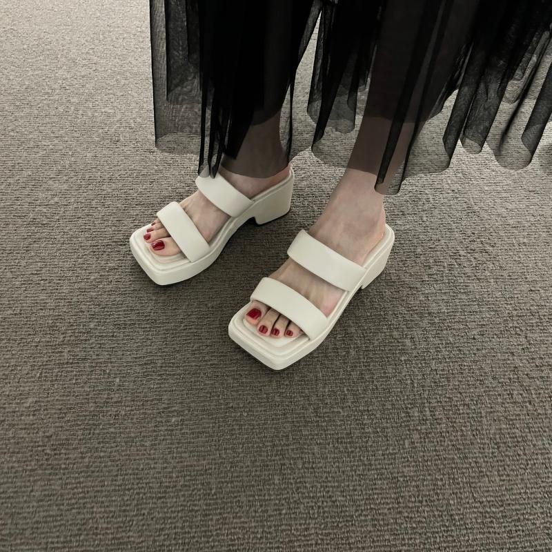 Sandal đế dày cao gót 2 quai phong cách Hàn Xẻng