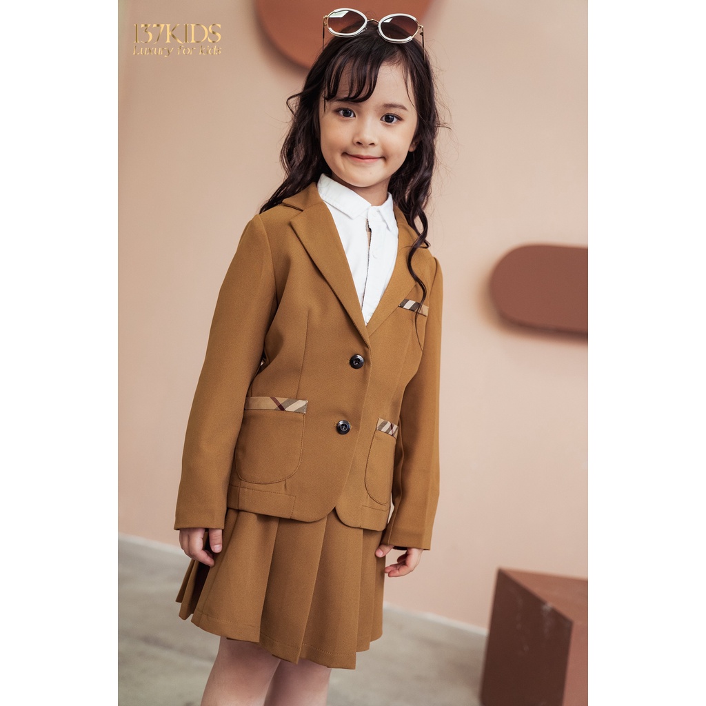 Set áo vest bé gái chân váy xếp ly dáng xòe màu nâu 137KIDS thiết kế 2 khuy dày dặn