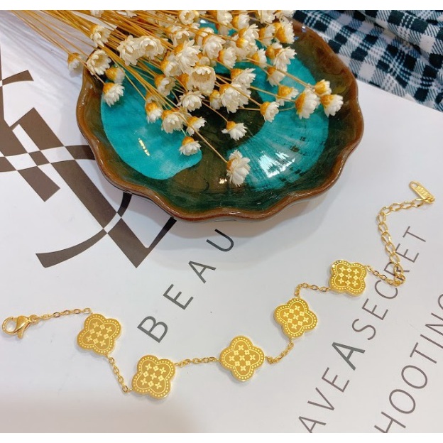 Lắc Tay Cỏ 4 Lá Titan Ko Han Rỉ TT 3825