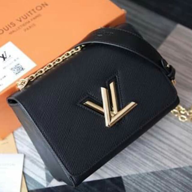 #LVTWIST MM spsl 
- Fullbox 
- Size: 24cm
-Chất liệu da tăm mềm - lót nhung cùng mầu vs túi kèm code & card
