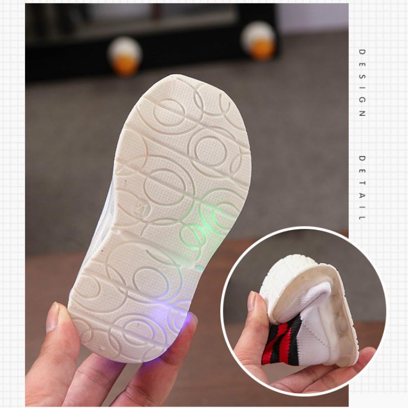 Mới Giày Thể Thao Đế Mềm Chống Trượt Thoáng Khí Có Đèn Led Cho Bé