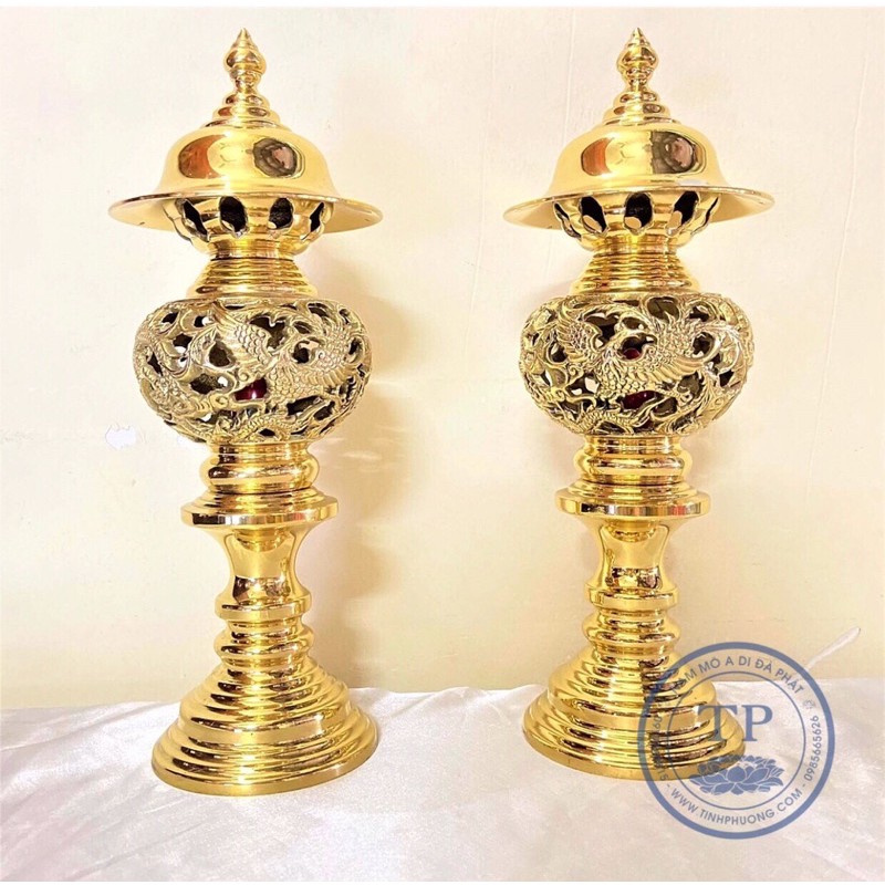 Đôi đèn thờ bằng đồng vàng nguyên chất  mẫu đục thủng công phượng