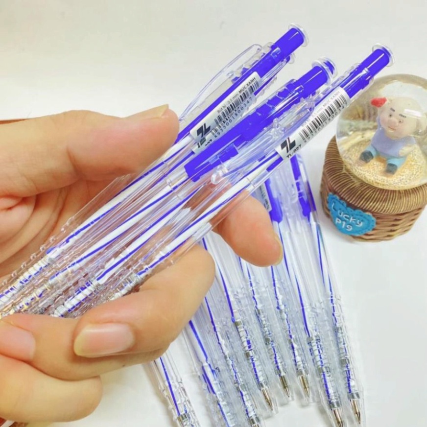 Bút bi Thiên Long dòng bút bi phổ thông được người dùng sử dụng rộng rãi.