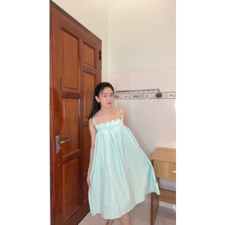 váy xoè hở lưng