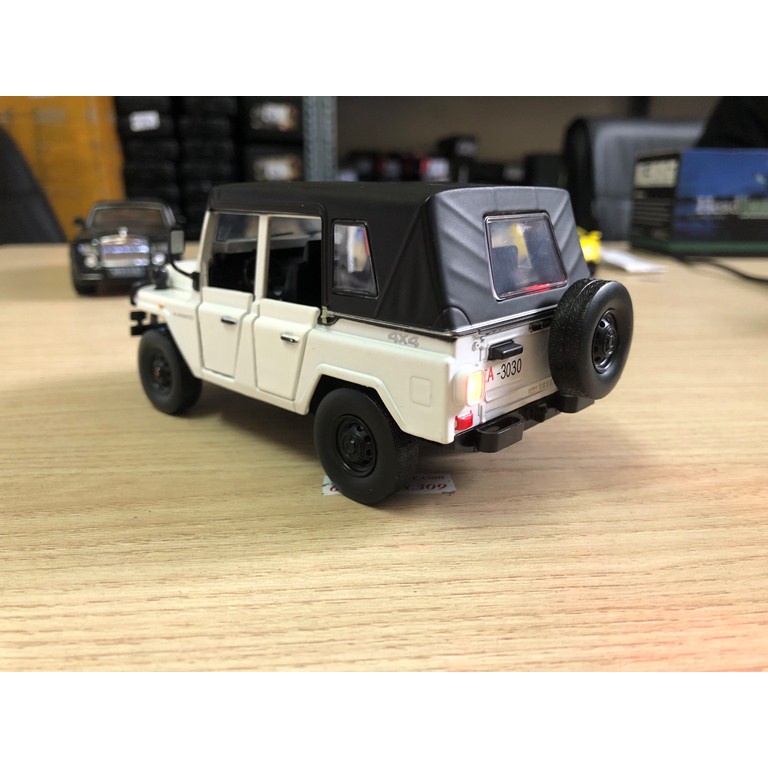 Mô hình xe Jeep địa hình bằng hợp kim tỉ lệ 1:28