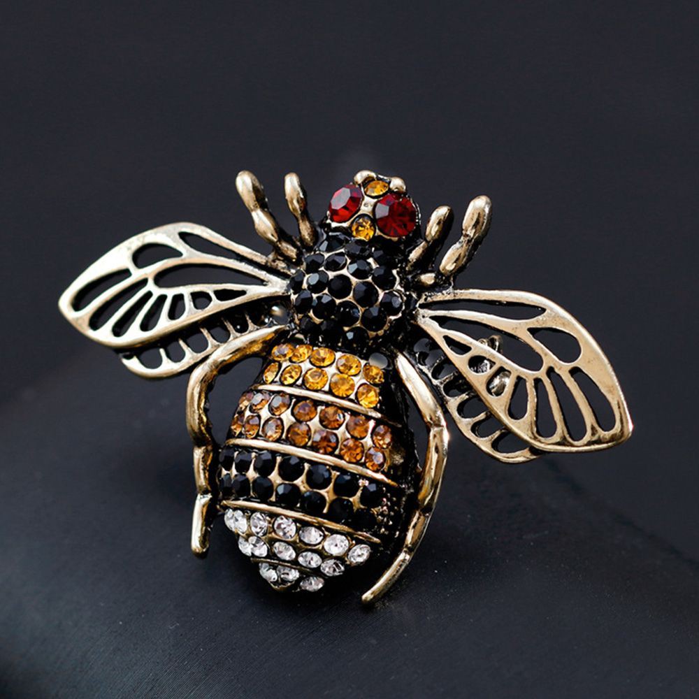 Cài áo hình ong đính đá thời trang đẹp mắt