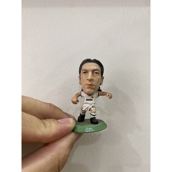 Tượng cầu thủ ozil