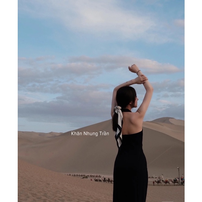 Khăn vuông quàng cổ