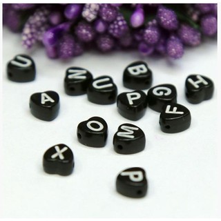 200 Hạt Chữ Cái trái tim nền đen chữ trắng (25gam)