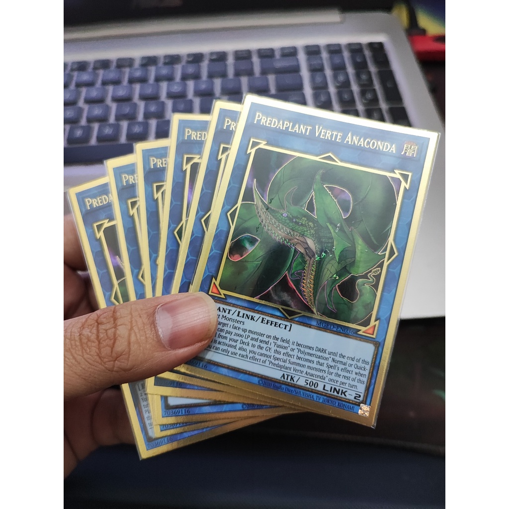 1 lá thẻ bài Predaplant Verte Anaconda - MGED-EN036 - Premium Gold Rare Tem Bạc