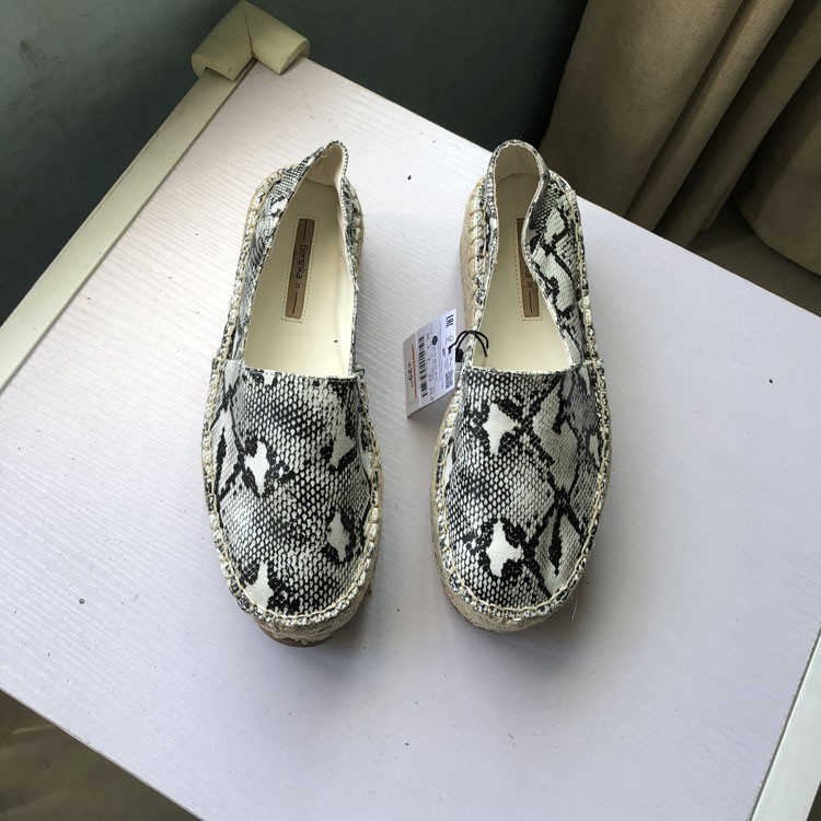 [SẴN] giày slipon họa tiết rắn Bershka đế cói cao 6cm xuất khẩu 2020 (hình thật) | BigBuy360 - bigbuy360.vn