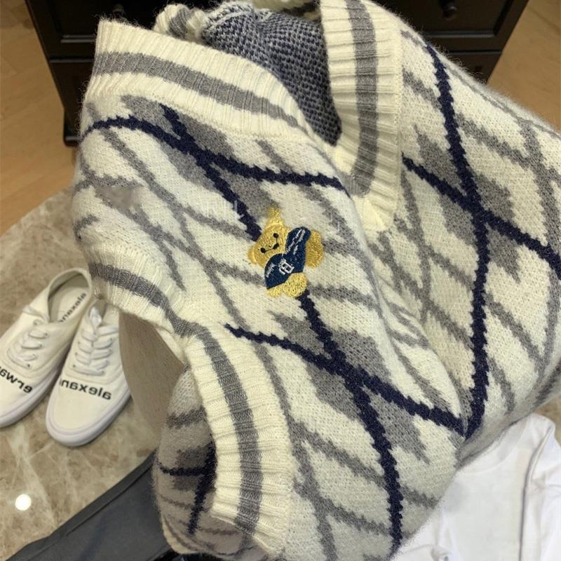 Áo len không tay cổ chữ v form rộng họa tiết sọc caro phong cách vintage