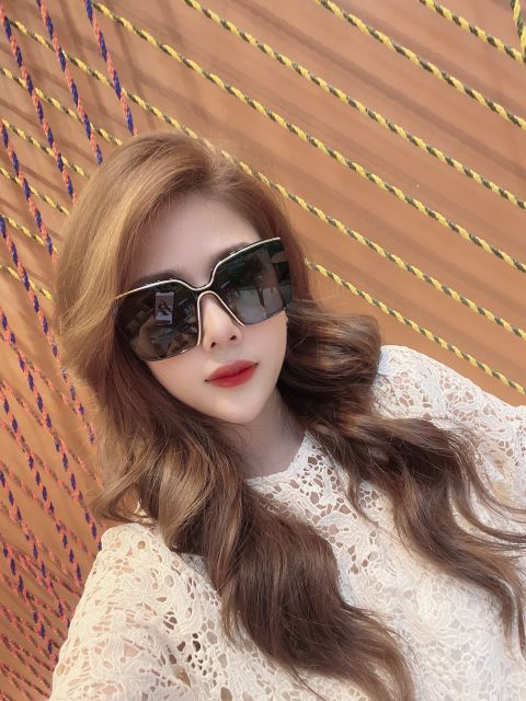 Kính Shein hàng chuẩn auth, có mail mua hàng chính hãng
