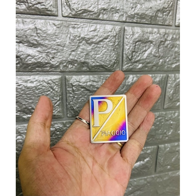 Tem Titan dán  Logo P Vespa