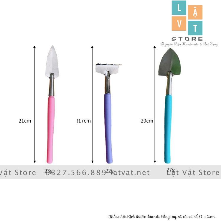 Bộ ba dụng cụ làm vườn mini gồm xẻng, cào và bay để làm chậu cây nhỏ, sen đá - Có 3 màu pastel