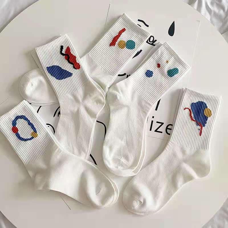 Vớ Dài Trung Bình Màu Trắng In Họa Tiết Graffiti Đơn Giản Phong Cách Hàn Quốc Thời Trang Mùa Đông Cho Nữ