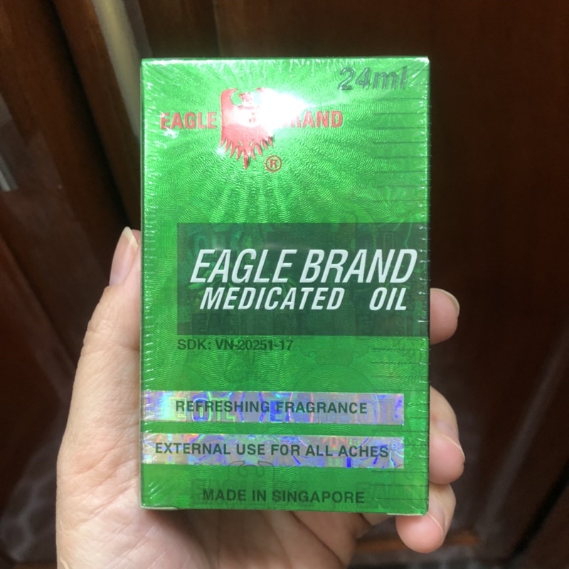 Eagle Brand medicated oil - Dầu gió xanh con Ó Singapo xoa bóp giảm đau, giảm cảm cúm, cảm lạnh. Hàng chính hãng