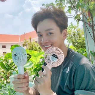 ☀️☀️quạt mini cầm tay tích điện hot hit đây☀️☀️☀️