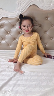 Bộ len kẻ cho bé