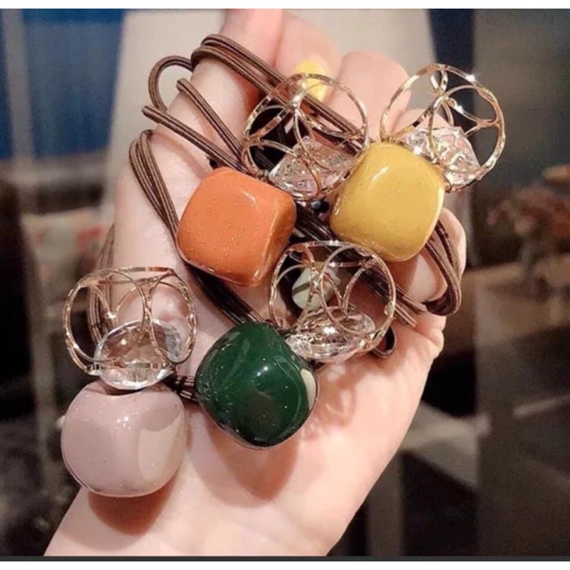 Cột tóc 2 quả sang chảnh cho nữ