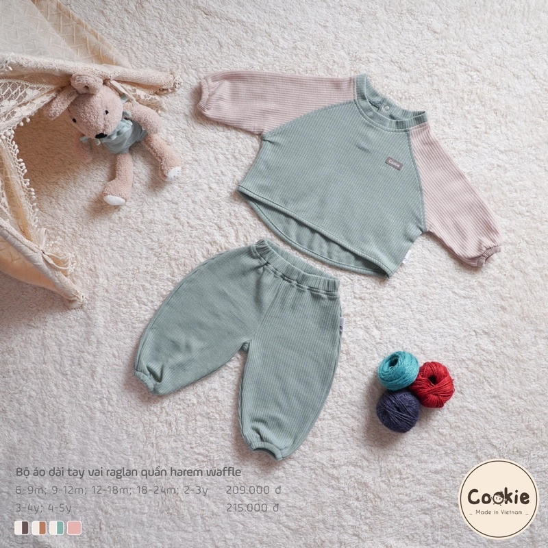Bộ quần áo dài tay Cookie.