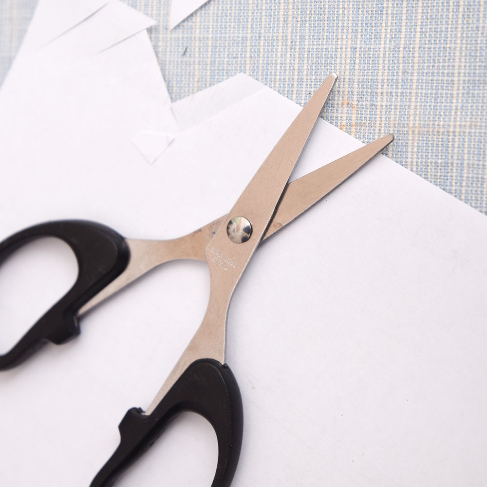 Kéo cắt cầm tay